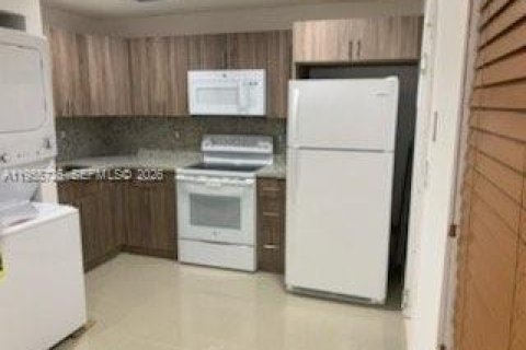 Casa en Miami, Florida 3 dormitorios, 215.53 m2 № 2009705