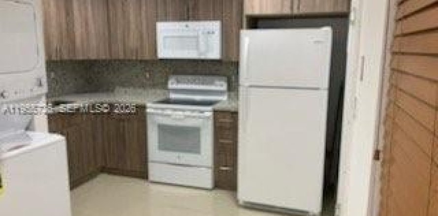 Casa en Miami, Florida 3 dormitorios, 215.53 m2 № 2009705