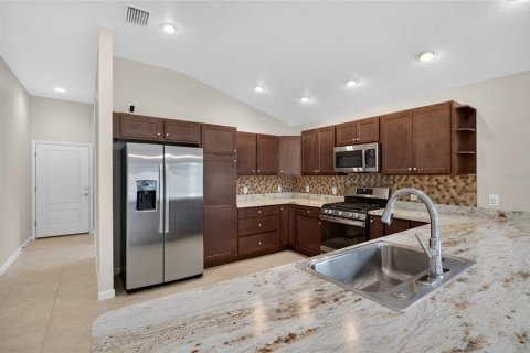 House in The Villages, Florida 2 bedrooms, 116.78 sq.m. № 2393475 - photo 6