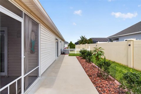House in The Villages, Florida 2 bedrooms, 116.78 sq.m. № 2393475 - photo 19