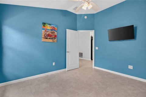 House in The Villages, Florida 2 bedrooms, 116.78 sq.m. № 2393475 - photo 11