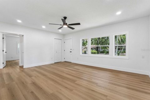 Casa en venta en Orlando, Florida, 3 dormitorios, 124.86 m2 № 2381043 - foto 2