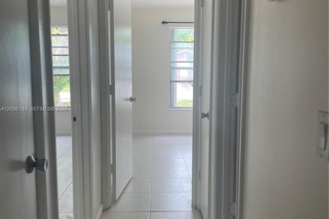 House in West Palm Beach, Florida 2 bedrooms, 88.26 sq.m. № 2399603 - photo 4