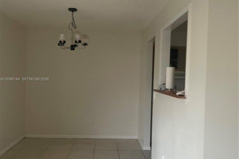 House in West Palm Beach, Florida 2 bedrooms, 88.26 sq.m. № 2399603 - photo 3