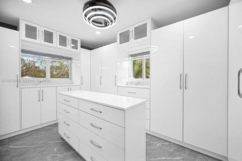 Villa ou maison à louer à Pinecrest, Floride: 5 chambres, 382.66 m2 № 2046085 - photo 19