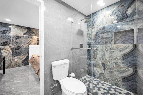 Villa ou maison à louer à Pinecrest, Floride: 5 chambres, 382.66 m2 № 2046085 - photo 27