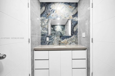 Villa ou maison à louer à Pinecrest, Floride: 5 chambres, 382.66 m2 № 2046085 - photo 28