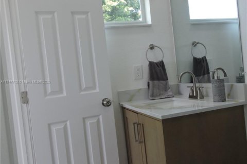 Villa ou maison à vendre à Miami Gardens, Floride: 4 chambres, 169.92 m2 № 1936680 - photo 17