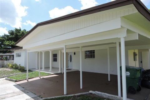 Villa ou maison à vendre à Miami Gardens, Floride: 4 chambres, 169.92 m2 № 1936680 - photo 8