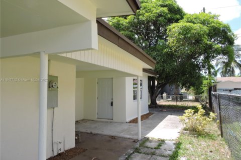 Villa ou maison à vendre à Miami Gardens, Floride: 4 chambres, 169.92 m2 № 1936680 - photo 10