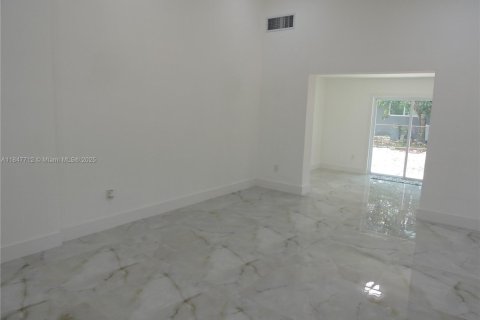 Villa ou maison à vendre à Miami Gardens, Floride: 4 chambres, 169.92 m2 № 1936680 - photo 12