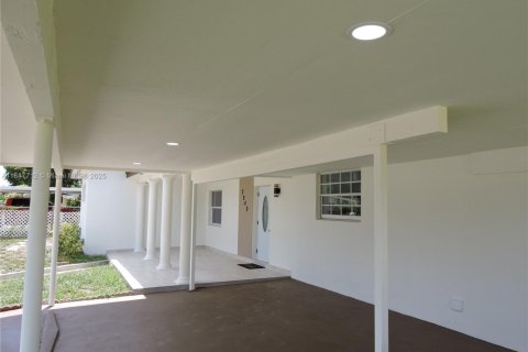 Villa ou maison à vendre à Miami Gardens, Floride: 4 chambres, 169.92 m2 № 1936680 - photo 6