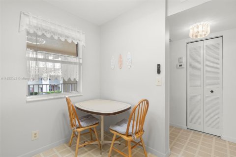 Condo in Margate, Florida, 2 bedrooms  № 1939336 - photo 15