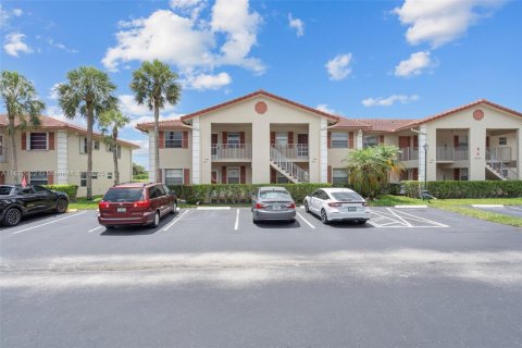 Condo in Margate, Florida, 2 bedrooms  № 1939336 - photo 1