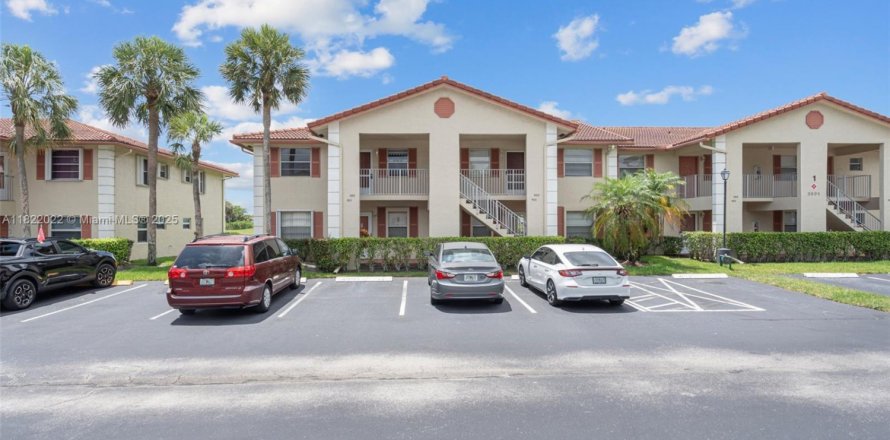 Condo in Margate, Florida, 2 bedrooms  № 1939336