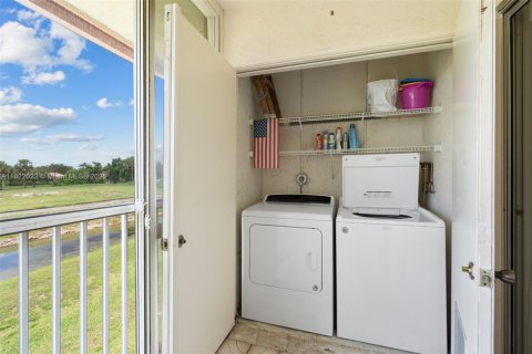 Condo in Margate, Florida, 2 bedrooms  № 1939336 - photo 27