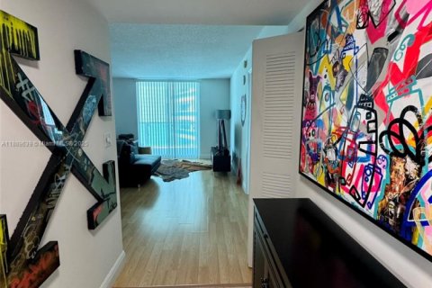 Condominio en alquiler en Miami, Florida, 1 dormitorio, 73.49 m2 № 1938922 - foto 4