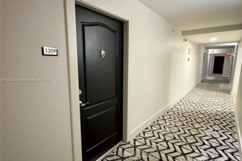 Снять в аренду кондоминиум в Майами, Флорида 1 спальня, 73.49м2, № 1938922 - фото 2