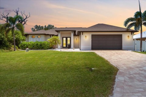 Casa en venta en Port Charlotte, Florida, 3 dormitorios, 155.89 m2 № 1780319 - foto 1
