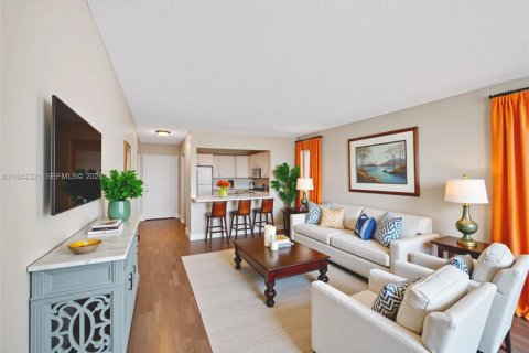 Condo in North Miami Beach, Florida, 1 bedroom № 2091076 - photo 4