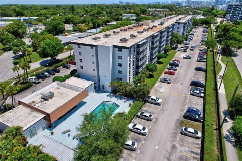Condo in North Miami Beach, Florida, 1 bedroom № 2091076 - photo 22