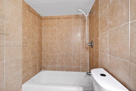 Condo in North Miami Beach, Florida, 1 bedroom № 2091076 - photo 14