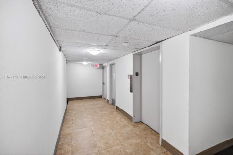 Condo in North Miami Beach, Florida, 1 bedroom № 2091076 - photo 18
