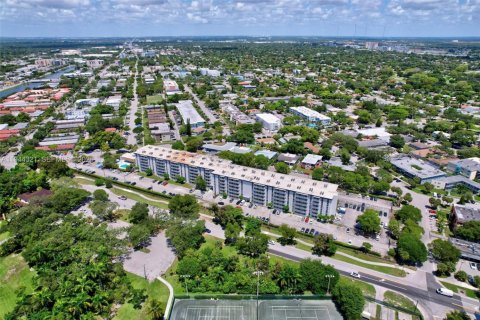 Condo in North Miami Beach, Florida, 1 bedroom № 2091076 - photo 24