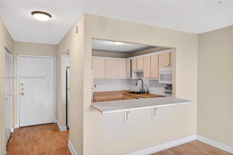 Condo in North Miami Beach, Florida, 1 bedroom № 2091076 - photo 7