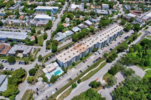 Condo in North Miami Beach, Florida, 1 bedroom № 2091076 - photo 23