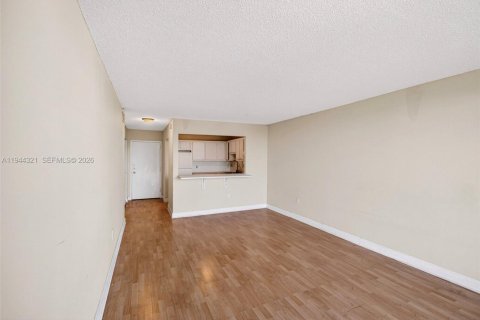 Condo in North Miami Beach, Florida, 1 bedroom № 2091076 - photo 5