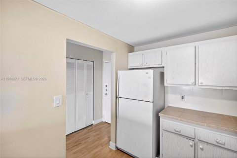 Condo in North Miami Beach, Florida, 1 bedroom № 2091076 - photo 8