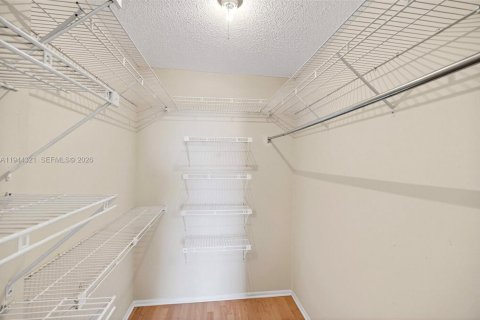 Condo in North Miami Beach, Florida, 1 bedroom № 2091076 - photo 17