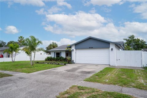Casa en venta en Tampa, Florida, 3 dormitorios, 168.99 m2 № 1843324 - foto 2