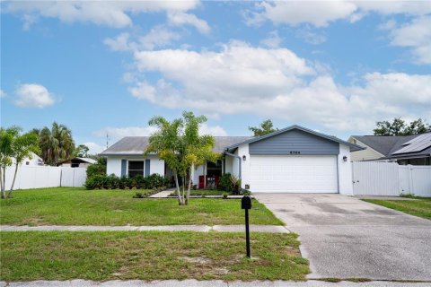 Casa en venta en Tampa, Florida, 3 dormitorios, 168.99 m2 № 1843324 - foto 1