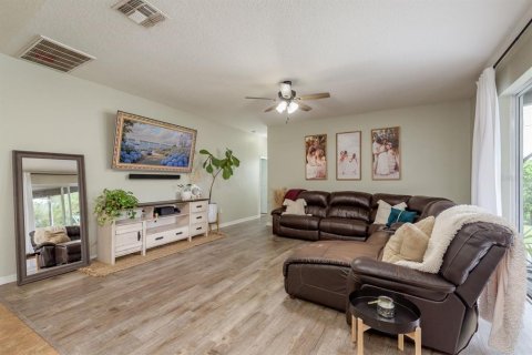 House in Land O' Lakes, Florida 4 bedrooms, 217.67 sq.m. № 1904084 - photo 11
