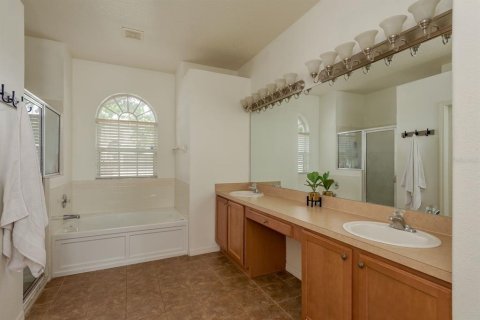 House in Land O' Lakes, Florida 4 bedrooms, 217.67 sq.m. № 1904084 - photo 20