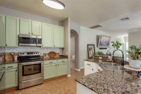 House in Land O' Lakes, Florida 4 bedrooms, 217.67 sq.m. № 1904084 - photo 17