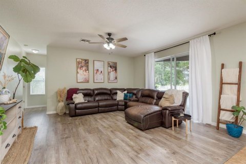 House in Land O' Lakes, Florida 4 bedrooms, 217.67 sq.m. № 1904084 - photo 12