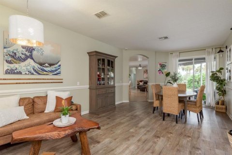 House in Land O' Lakes, Florida 4 bedrooms, 217.67 sq.m. № 1904084 - photo 6
