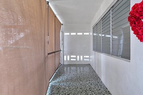 Condominio en alquiler en North Miami Beach, Florida, 2 dormitorios, 77.95 m2 № 2011229 - foto 3