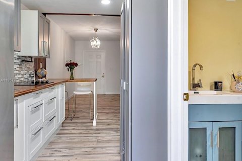 Condominio en alquiler en North Miami Beach, Florida, 2 dormitorios, 77.95 m2 № 2011229 - foto 11