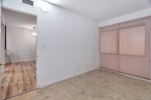 Condominio en alquiler en North Miami Beach, Florida, 2 dormitorios, 77.95 m2 № 2011229 - foto 16
