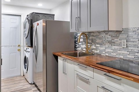 Condominio en alquiler en North Miami Beach, Florida, 2 dormitorios, 77.95 m2 № 2011229 - foto 10