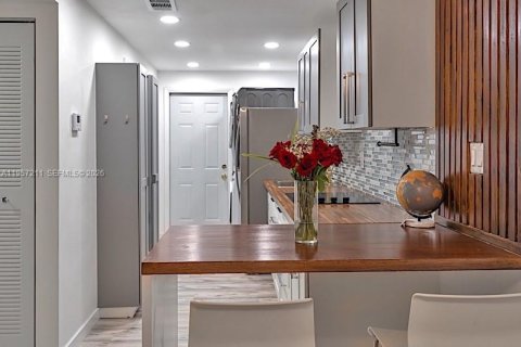 Condominio en alquiler en North Miami Beach, Florida, 2 dormitorios, 77.95 m2 № 2011229 - foto 8