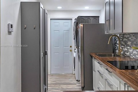 Condominio en alquiler en North Miami Beach, Florida, 2 dormitorios, 77.95 m2 № 2011229 - foto 9