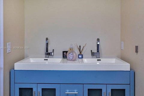 Condominio en alquiler en North Miami Beach, Florida, 2 dormitorios, 77.95 m2 № 2011229 - foto 13