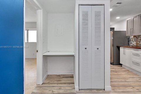 Condominio en alquiler en North Miami Beach, Florida, 2 dormitorios, 77.95 m2 № 2011229 - foto 7