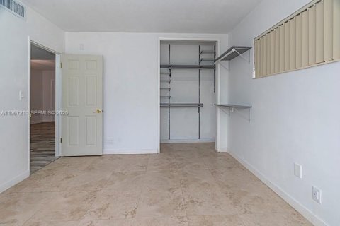 Condominio en alquiler en North Miami Beach, Florida, 2 dormitorios, 77.95 m2 № 2011229 - foto 19