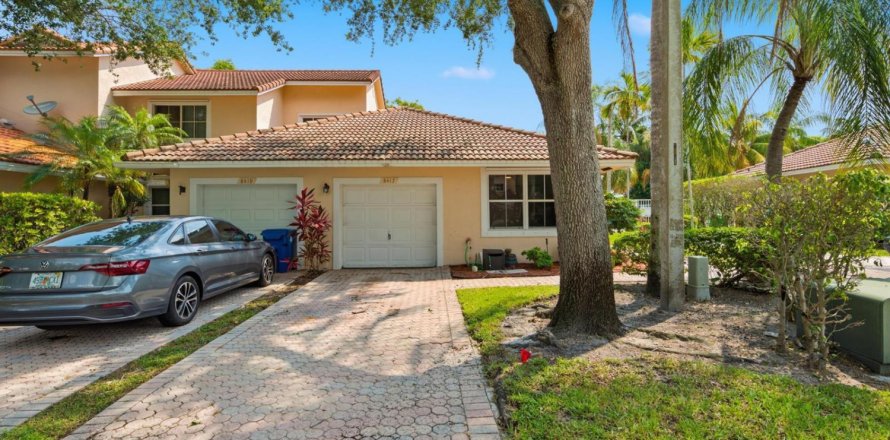 Villa ou maison à Sunrise, Floride 3 chambres, 120.59 m2 № 2191578